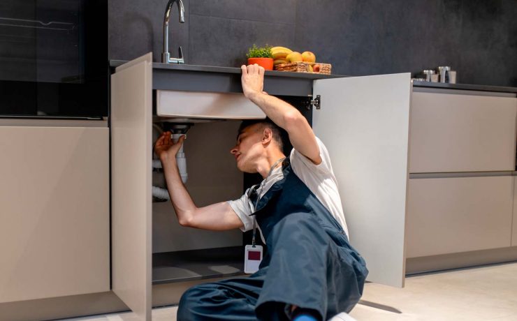 Agua atascada en el fregadero o ducha